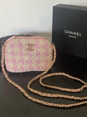 GWP/VIP- Chanel Makeup Pink Tweed CC Crossbody Bag (MINI)
